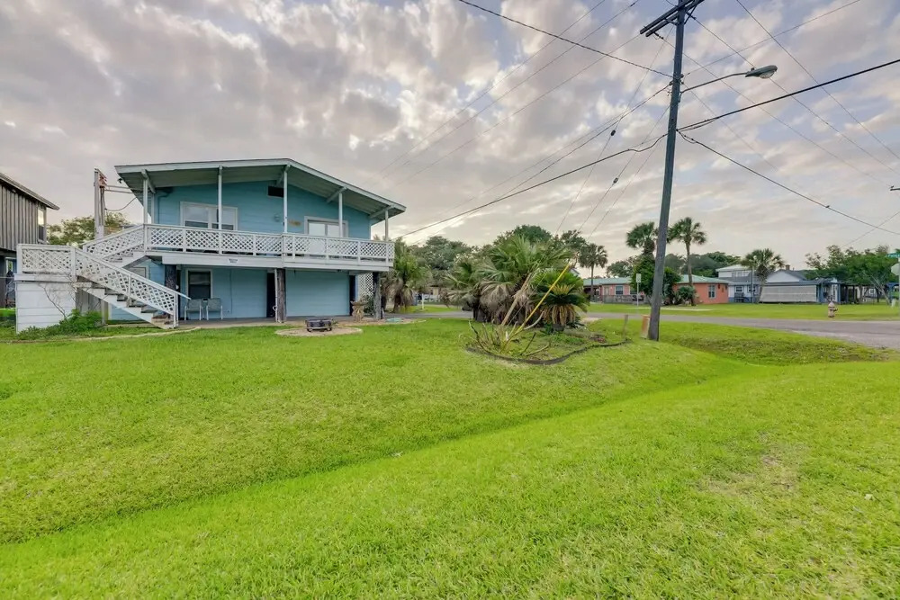 2 Blocks to Bay: Misty Harbor Rockport Home