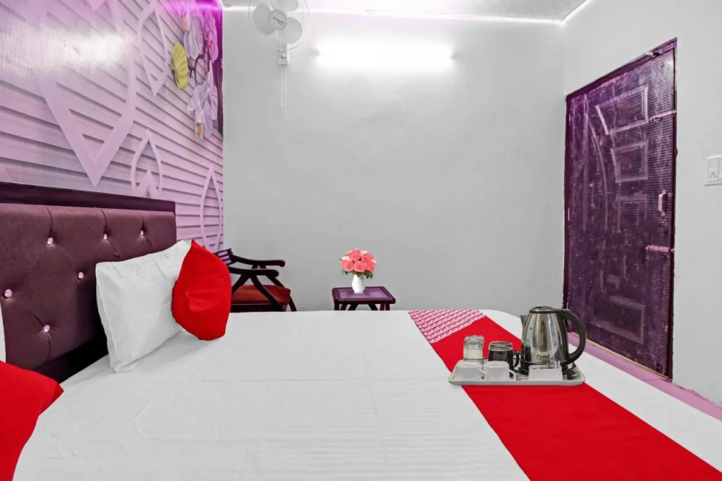OYO 88123 Hotel Small Town
