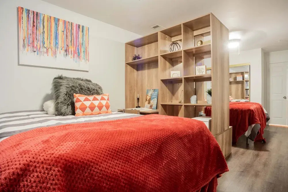 Modern Condo With Pool, Gym, Workspaces & BBQ