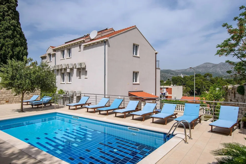California Apartments 2