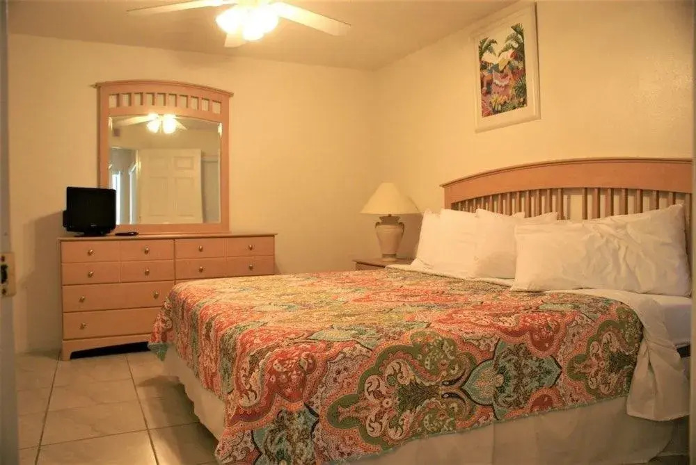 Beautiful Condo with Community Pool - 3 Br Condo