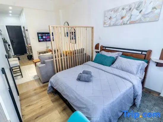 Executive studio suite,heated pool,king bed