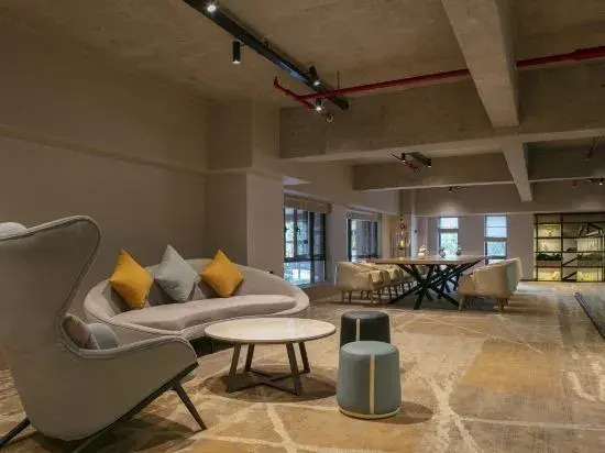 Maytour Hotel(Leather City Yintai City Store)