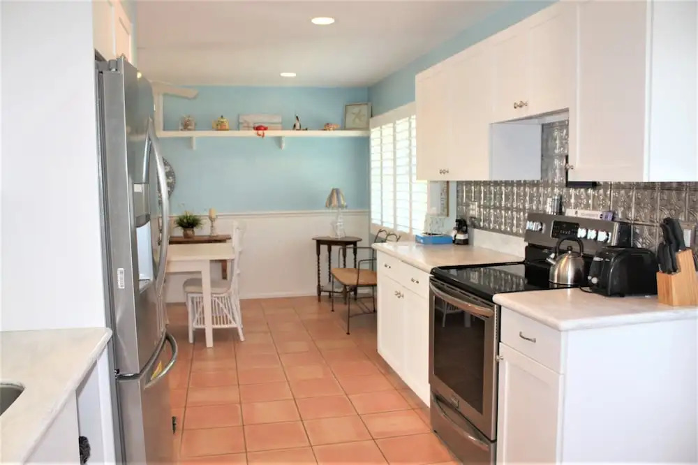 Aloha Kai - Unit 20- Beautifully Updated! 2 Bedrooms 2 Bathrooms Apts