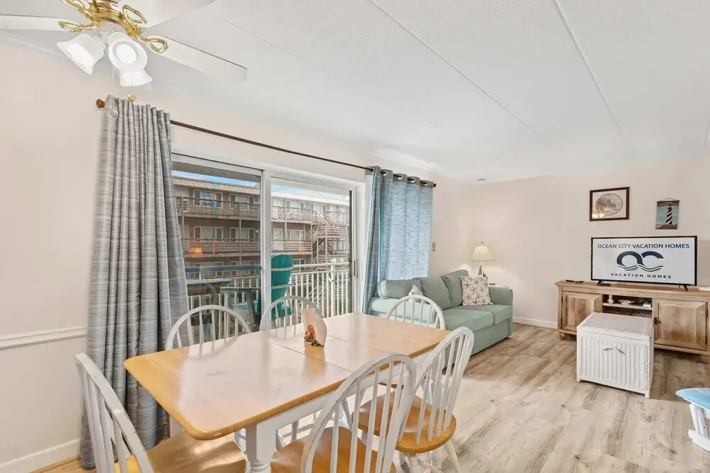Salty Sands 4 208 2BR Ocean-block Condo, Balcony, Beach Gear & Parking