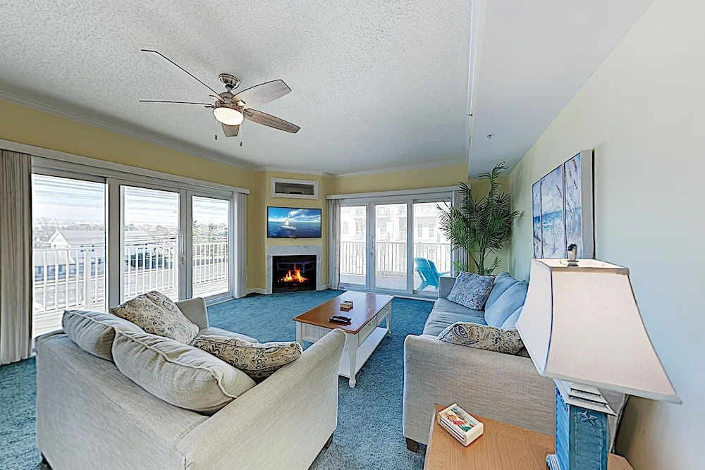 New Listing! Corner-unit W/ Balcony, 300 To Beach 3 Bedroom Condo