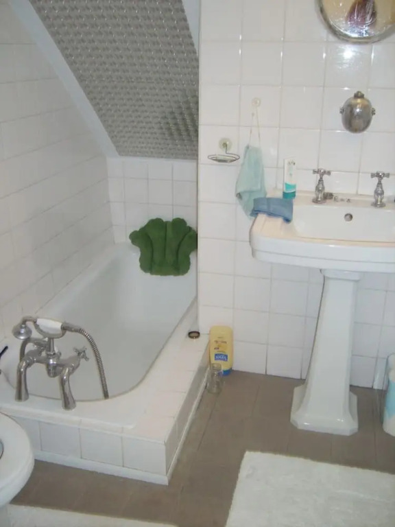 Charming Garden Flat In Central London