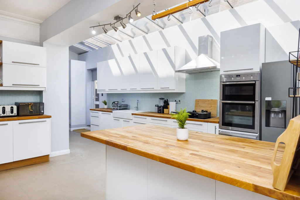 London House Sleeps 12 Free Parking Wifi