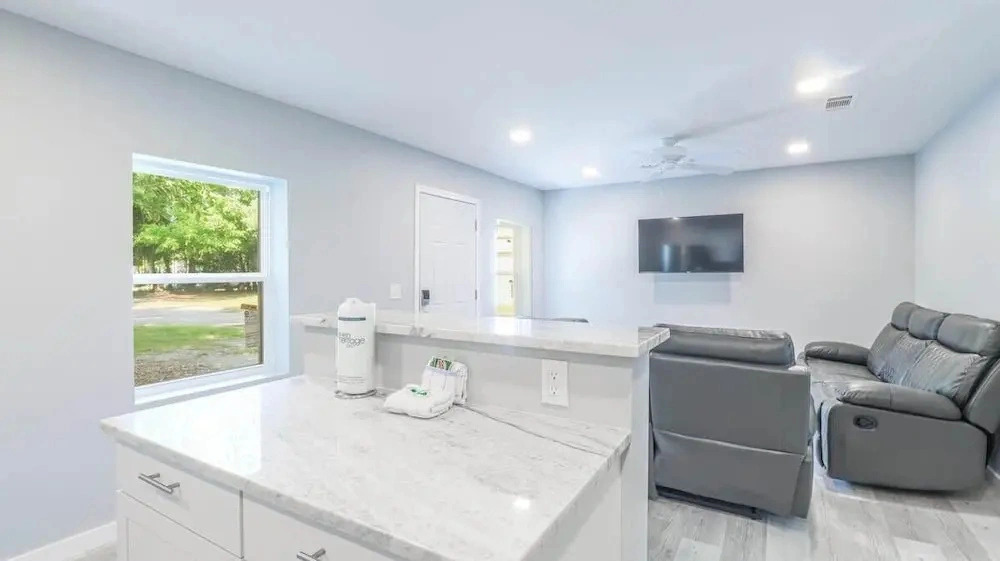Cozy 2br/1ba Duplex Just Blocks From Downtown Biloxi, Beaches and Entertainment