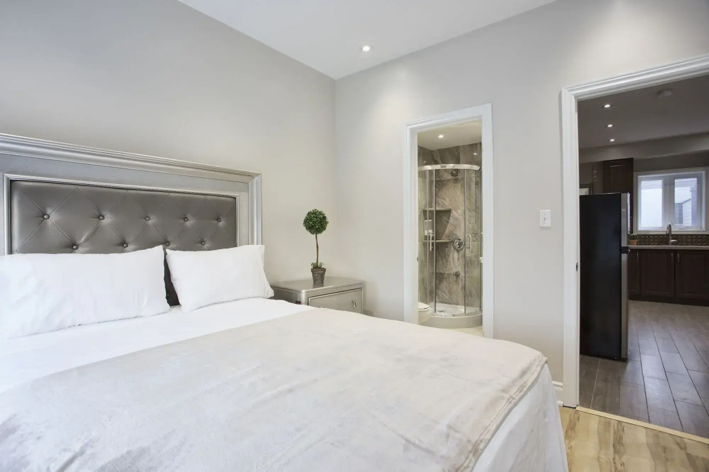 Toronto Rooms and Suites