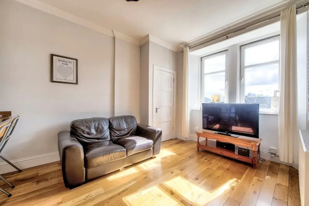 Lovely 1 Bedroom Flat Close to City Centre + Free On-street Parking