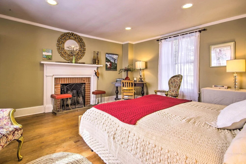 Historic Farmhouse w/ Chef's Kitchen Near Wineries