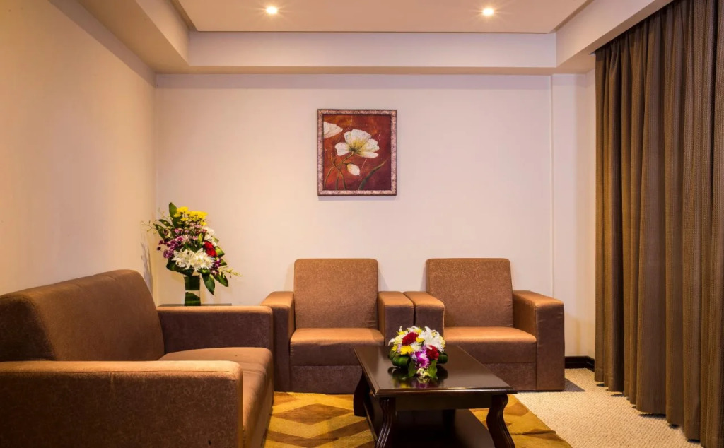 Monroe Hotel & Suites