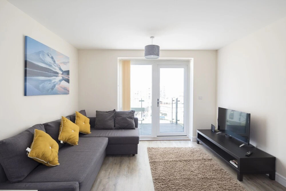 The Pier Apartment 2 With Balcony and Parking