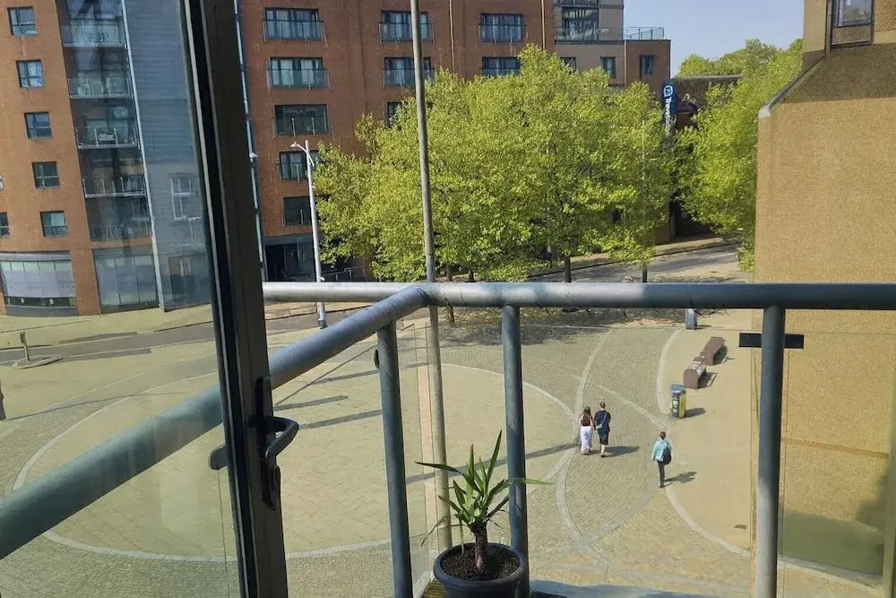 2 Bed Appt - City Centre - Private Balcony