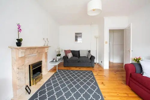 Hls Ashgrove Apartment