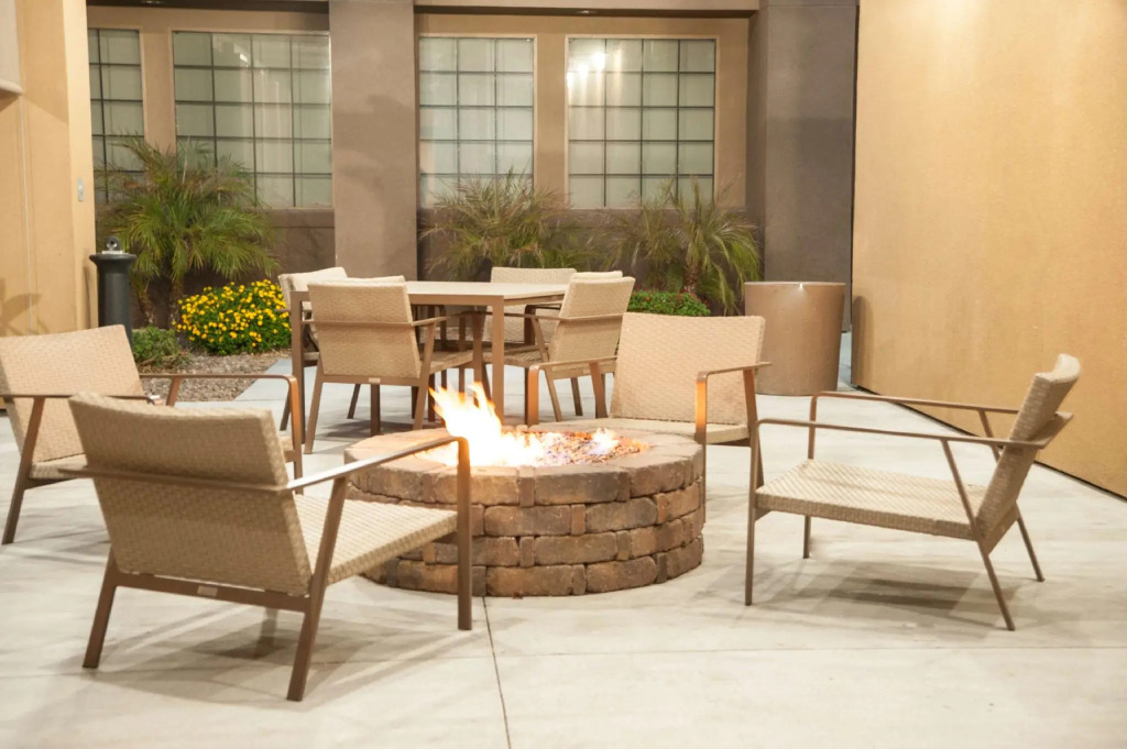 GreenTree Inn & Suites Phoenix Sky Harbor