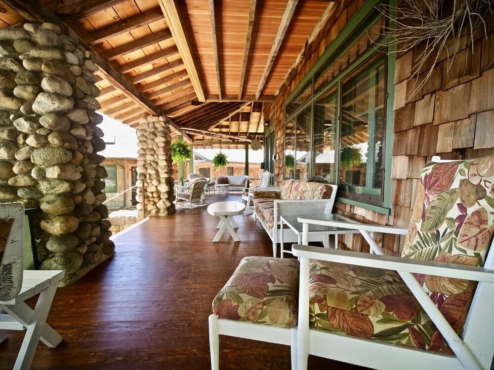 Whaleback Inn