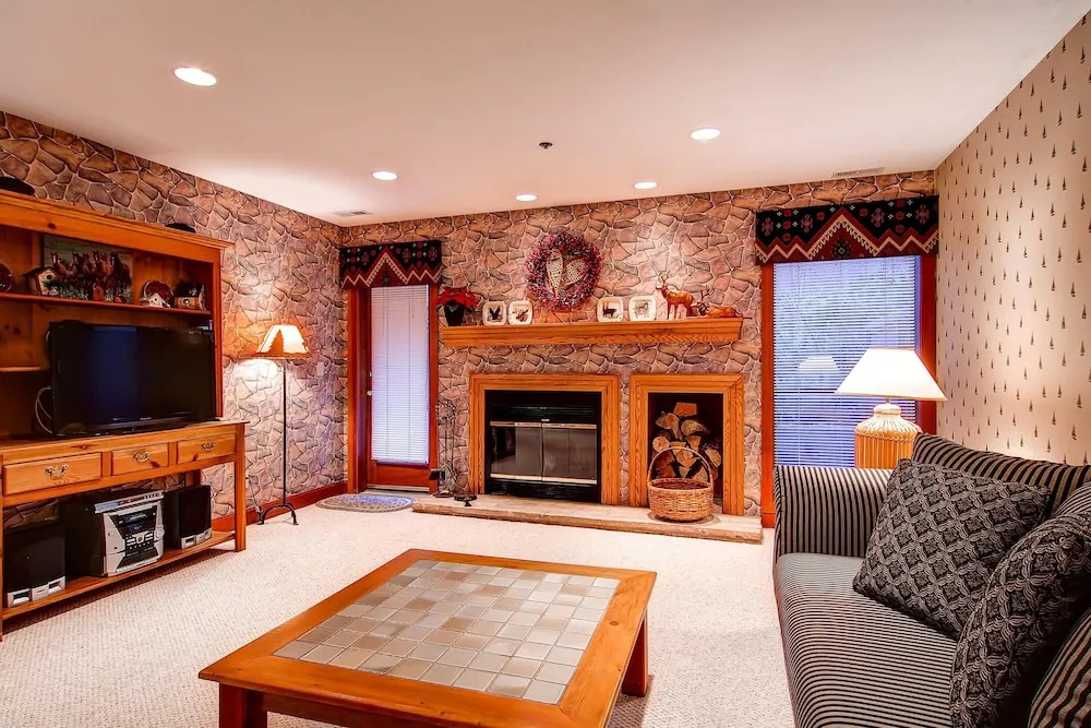 Silver Cliff Village 103 by Park City Lodging