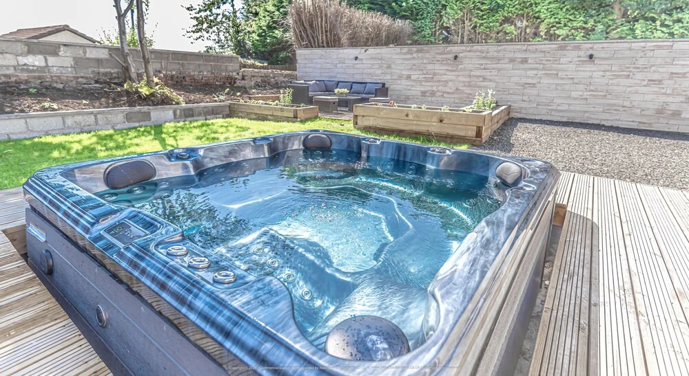 1 Bed Cottage-Sleeps 2-Parking-Pets-Hot Tub