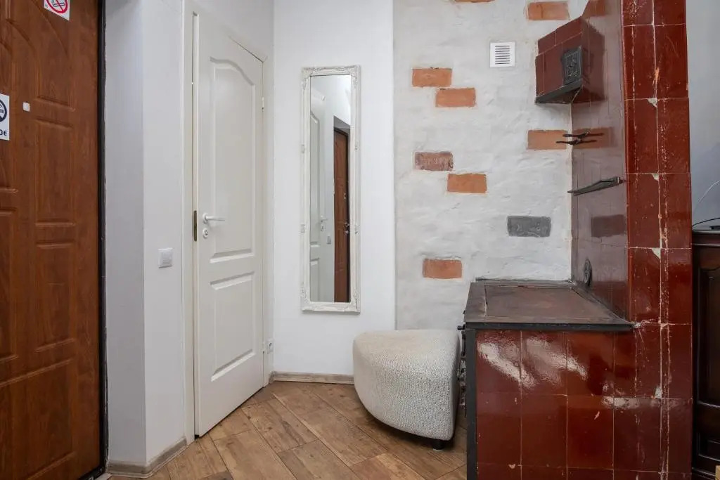 Contact Free Apartments with free parking