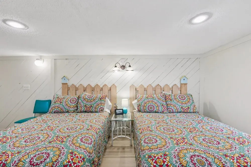 Dave's Last Resort - Poolside Cabin 4 1 Bedroom Hotel Room