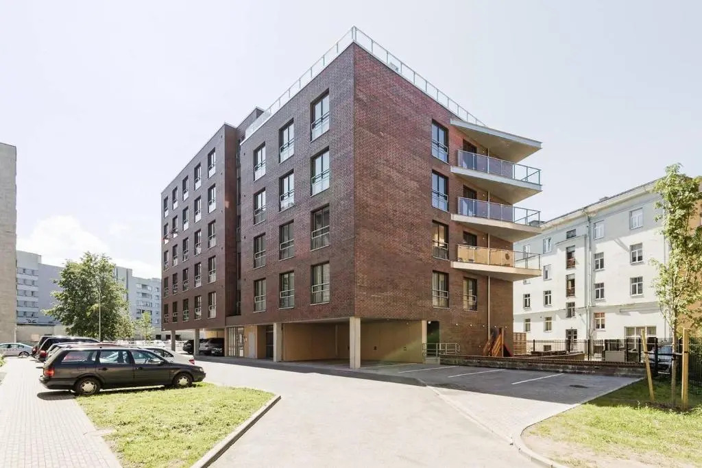 Central apartments, Quiet with Free Parking and AC