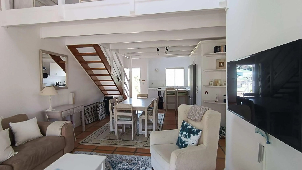 The River Club Loft - 6 sleeper, Swimming Pool, 2 min to Robberg Beach