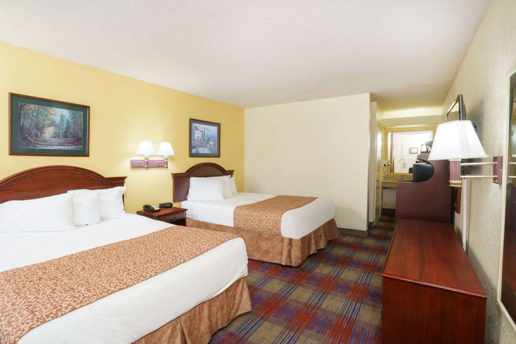 Travelodge by Wyndham Montgomery East