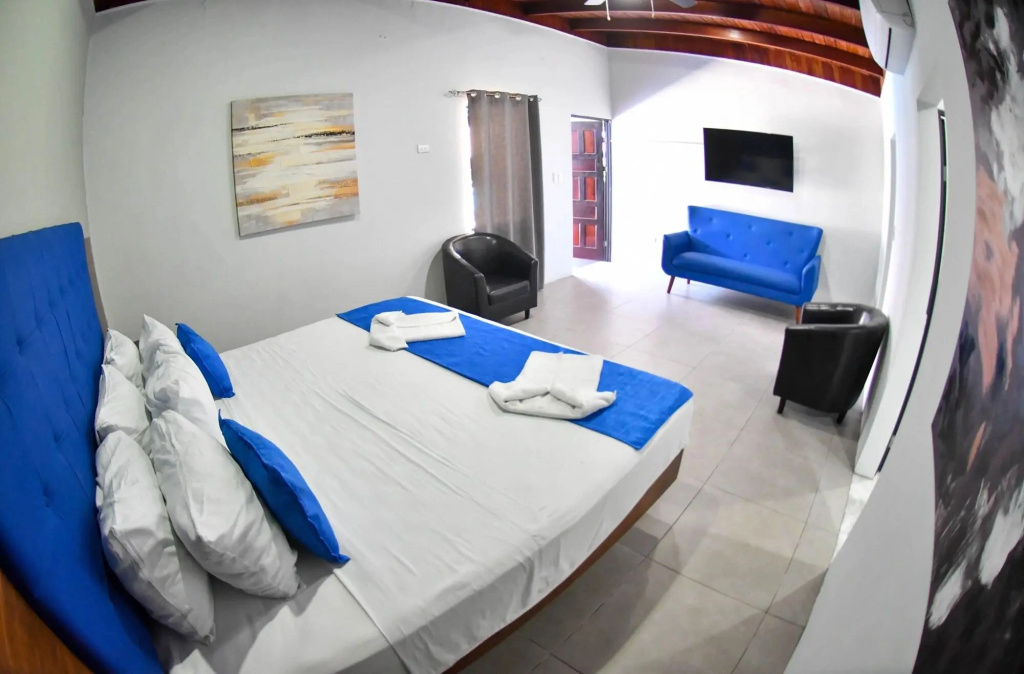 Republik Hotel, Bistro and Disco on Site