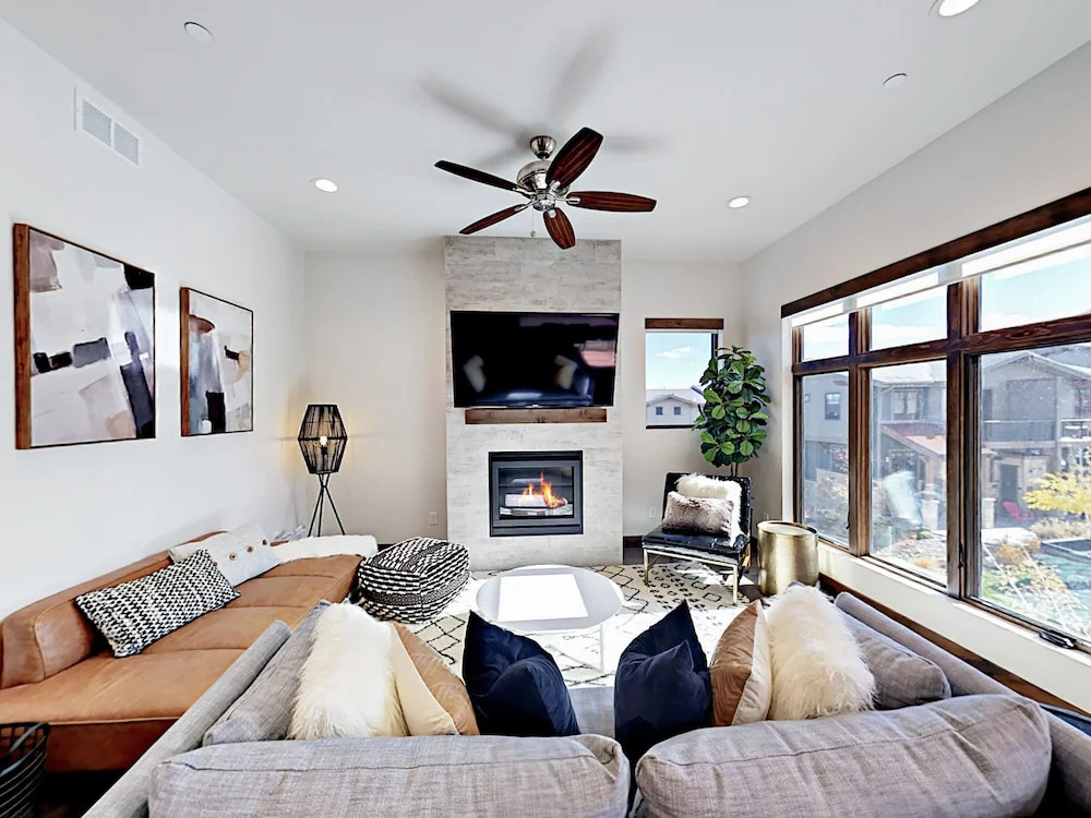 Blackstone Townhouse Unit #2A 2 Bedrooms 2.5 Bathrooms Townhouse