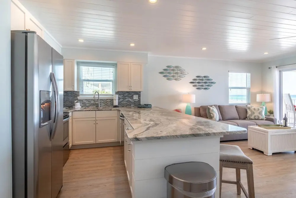 Eastern Shores - 206 1 Bedroom Condo by RedAwning