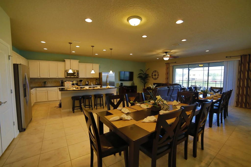 Brand new 9 bedroom luxury villa near Disney Sleeps 22