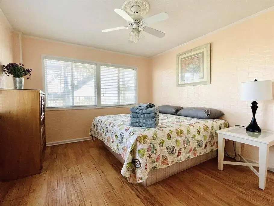 *OCEANFRONT HOUSE ON THE SAND*2 Kings*4br, 4ba*Private Hot Tub*SLEEP 12*PGP1