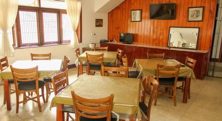 Hotel 12