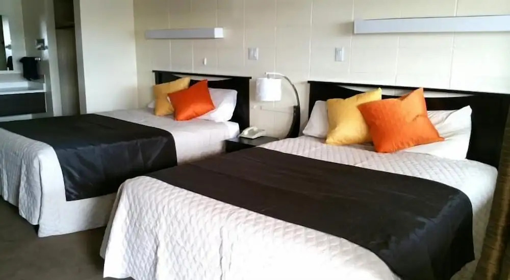 Side Trax Inn