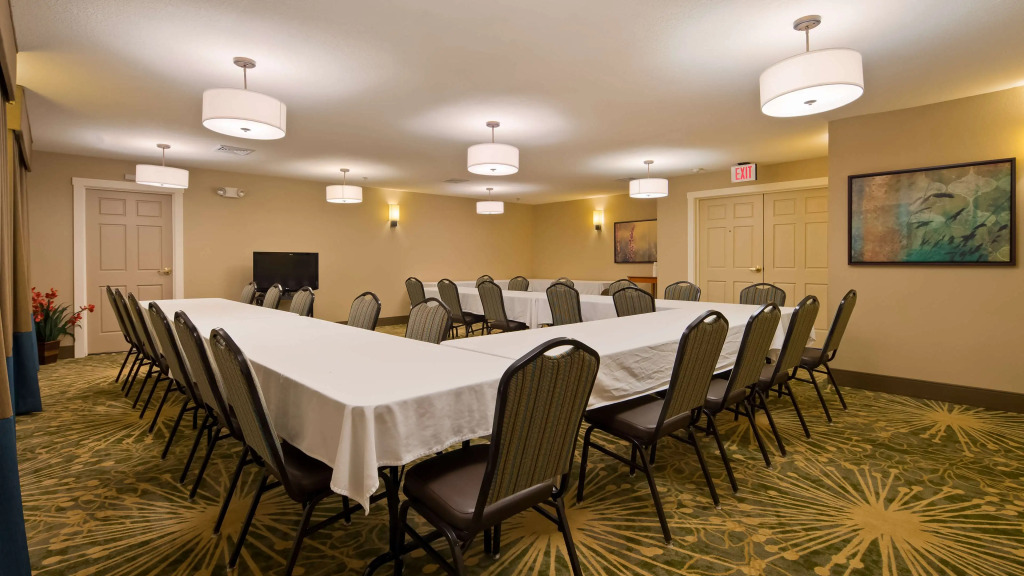 BEST WESTERN Plus Menomonie Inn & Suites