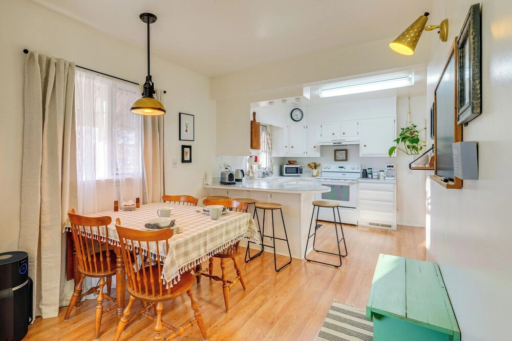 Patio, Grill & Outdoor Dining: Conrad Home!