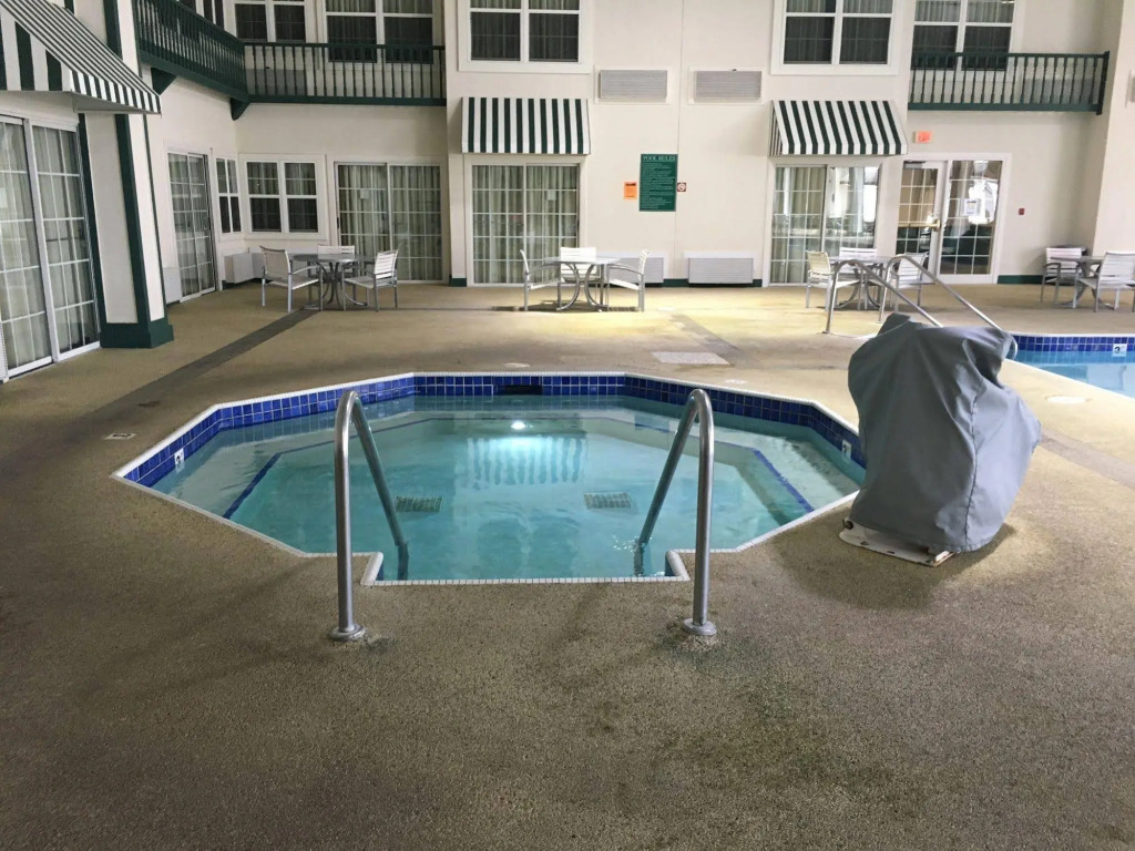 Grand Hinckley Inn