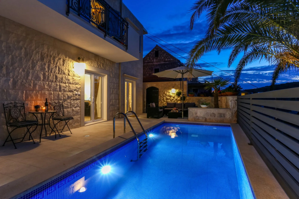 Villa Capitis in the Centre - Private Pool Villa & Balcony Apartment with Spectacular View-No Pool