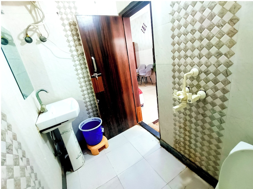 Hotel Krishna Regency - near ISCKON