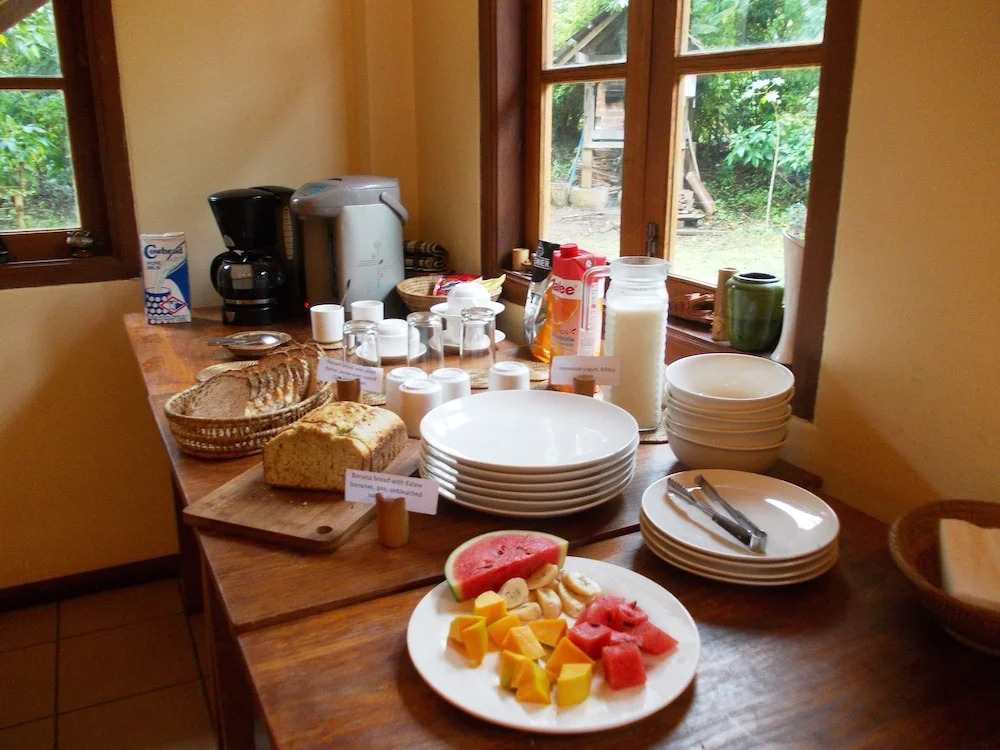 Thitaw Lay House B & B