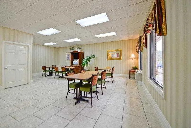 Manchester Heritage Inn And Suites