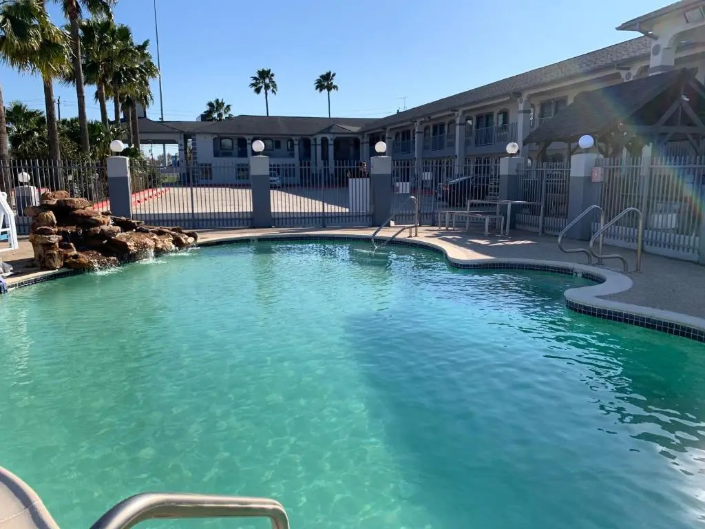 Sunrise Inn & Suites