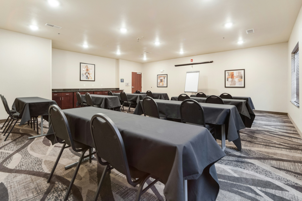 Cobblestone Hotel & Suites - Cozad