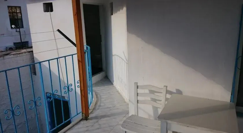 Mavi Beyaz Konuk Evi