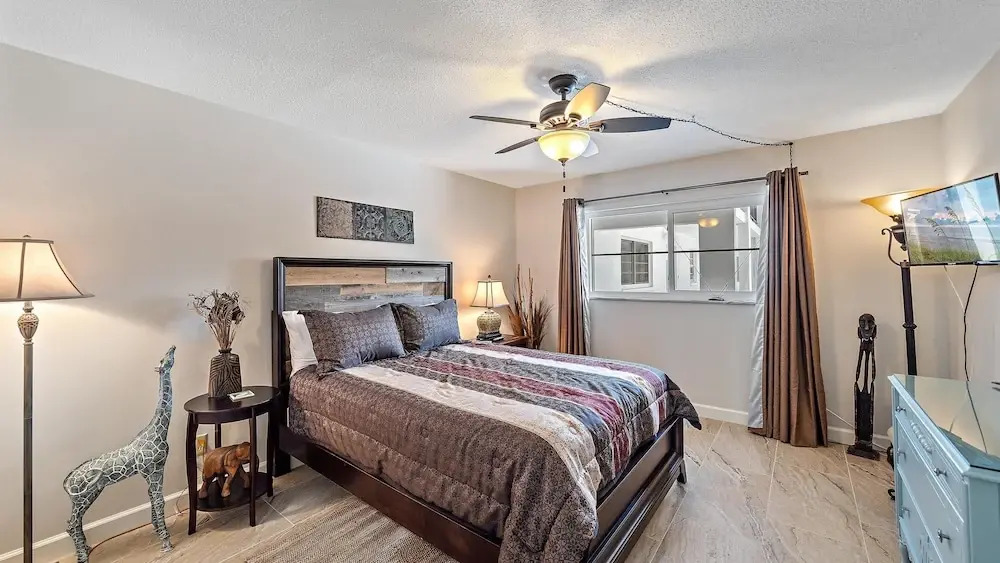 Salty Soldi 2 Bedroom Condo by RedAwning