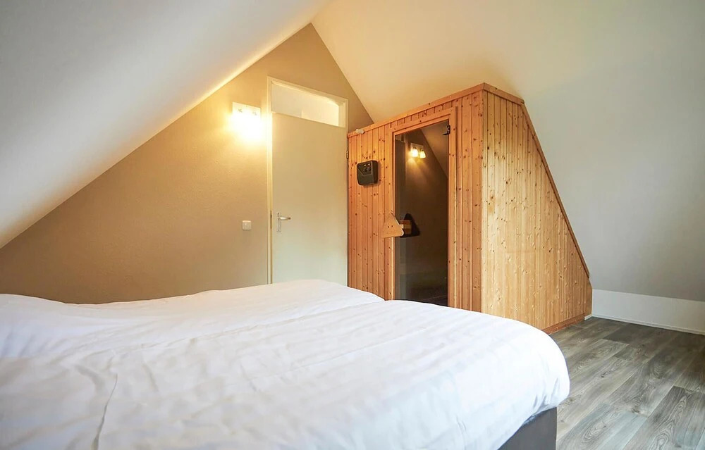 Nice Home in Heinkenzand With Wifi and 3 Bedrooms