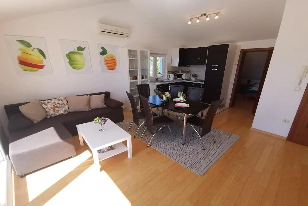 Apartment 3 Biba 51 pax