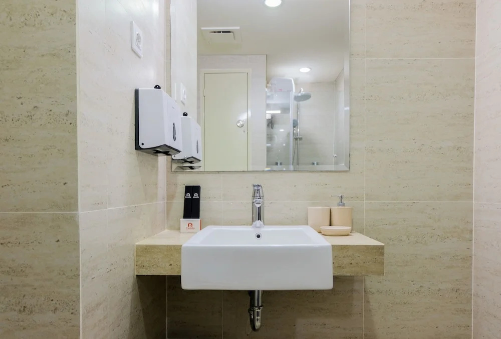 Elegant 1BR Apartment at The Accent Condominium